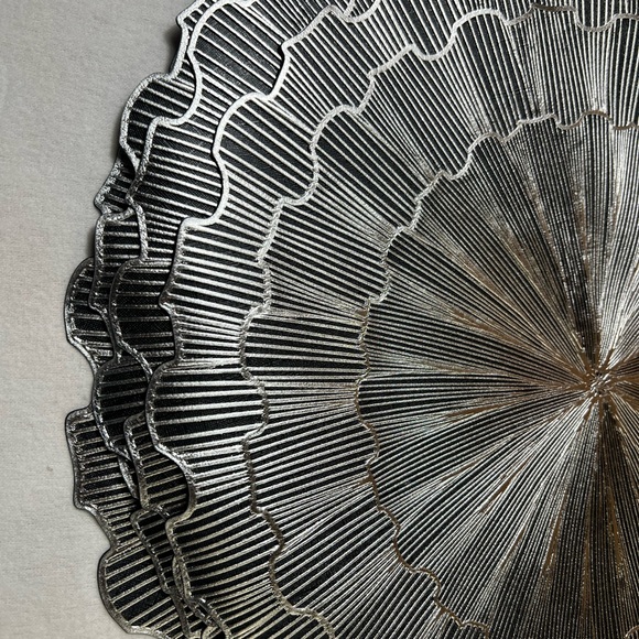 Silver Placemats Set of 6‎ Round  Table Mats Vinyl Pressed Waterproof - Picture 4 of 6